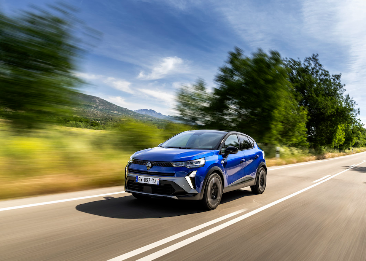 Neue Hybridversionen für Renault Symbioz und Captur