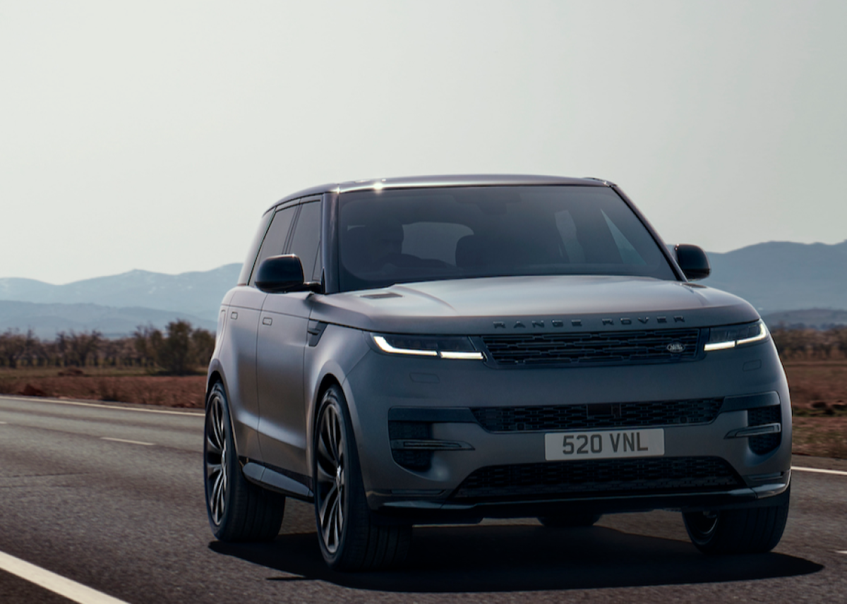 Dunkel, dramatisch und atemberaubend dynamisch: Der Range Rover Sport mit neuem Stealth Pack