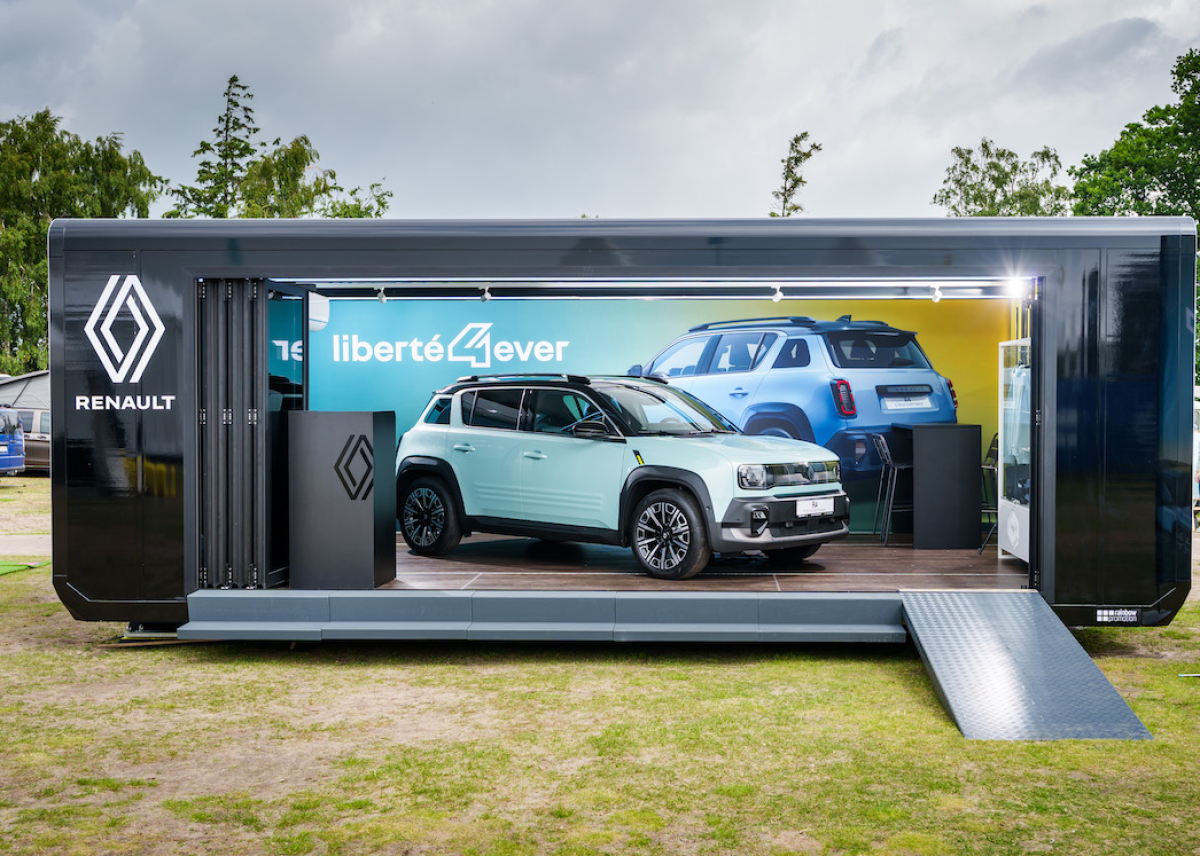 „Liberté 4 ever“: Der Renault 4 E-Tech elektrisch geht auf Roadshow in Deutschland