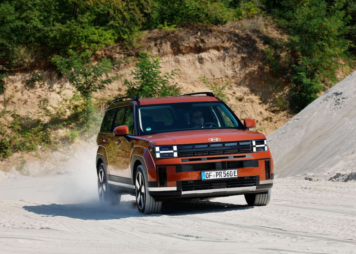 Sattes Leistungsplus für das große SUV: SANTA FE Plug-in-Hybrid startet ins neue Modelljahr
