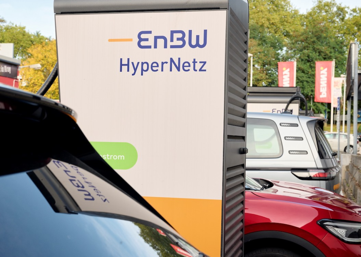 E-Mobilität: EnBW und REWE Group eröffnen 400. gemeinsamen Schnellladestandort am PENNY-Markt in Essen-Kray