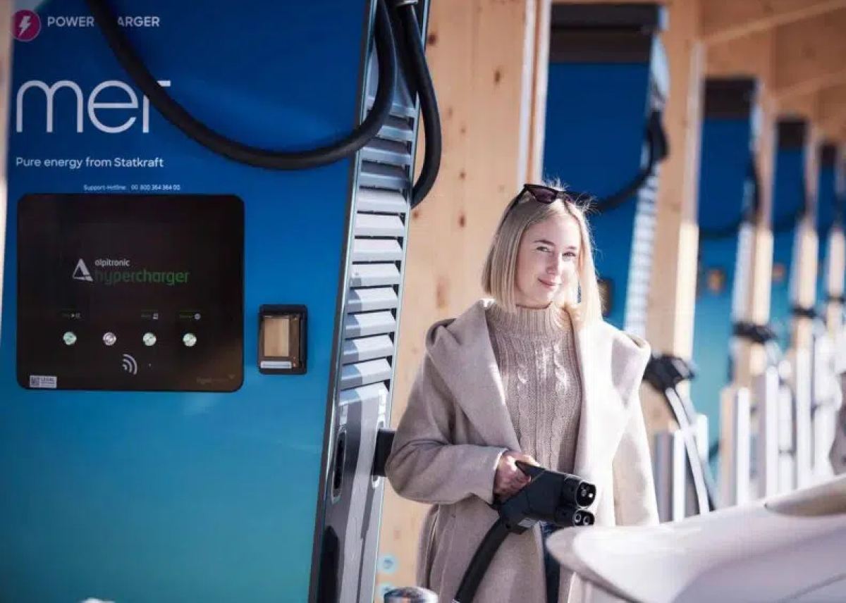 Pilotprojekt für KI-optimierte Ladepreise: Mer kooperiert mit Cariqa