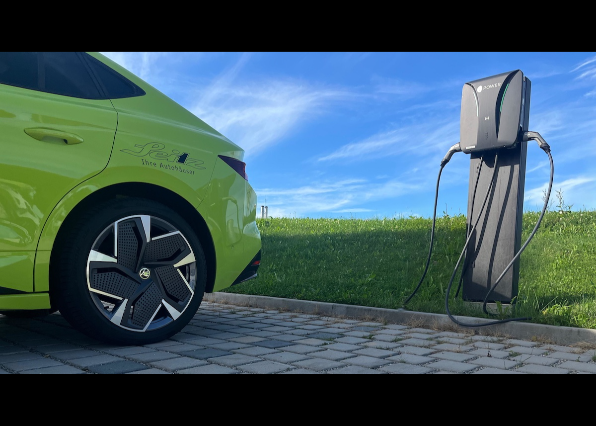 MOON POWER Deutschland elektrifiziert die Autohäuser der Seitz Gruppe