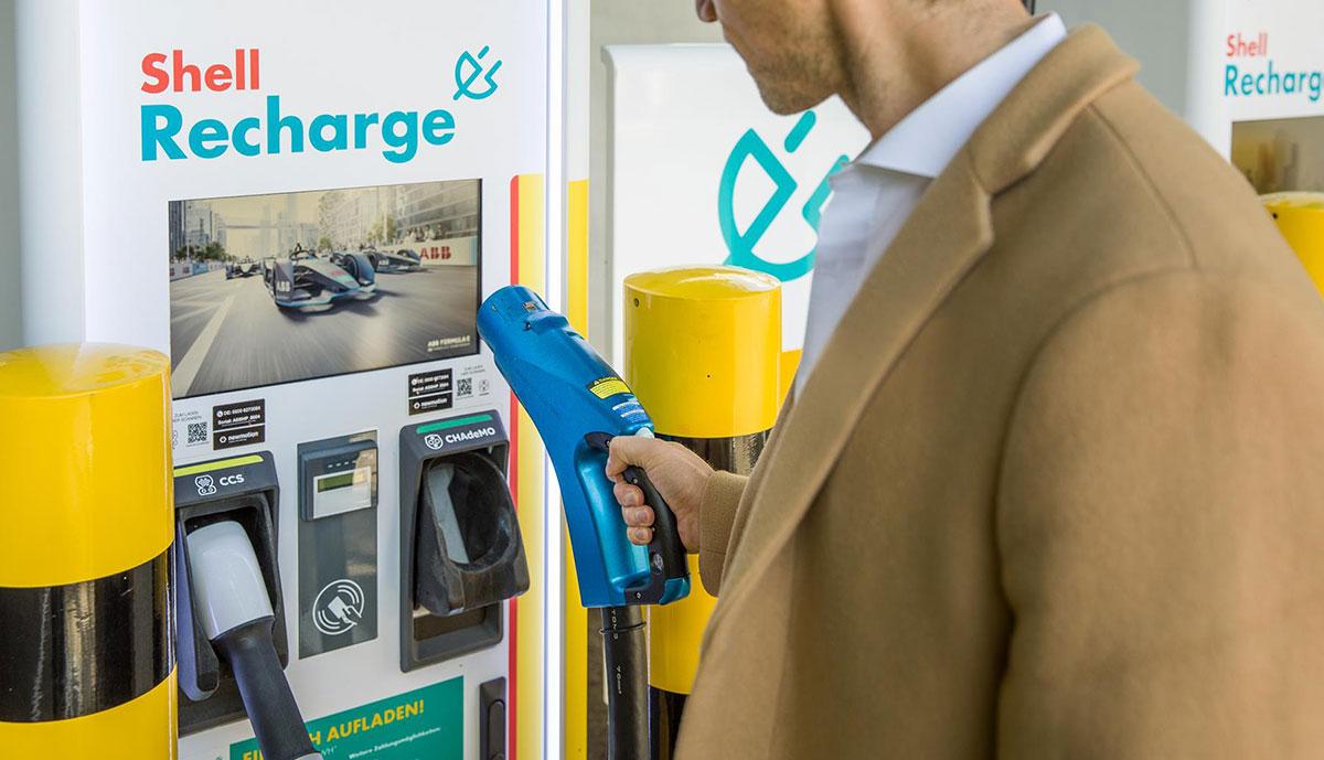 DCS und Shell kooperieren: Premium-Ladenetzwerk wird um Shell Recharge erweitert