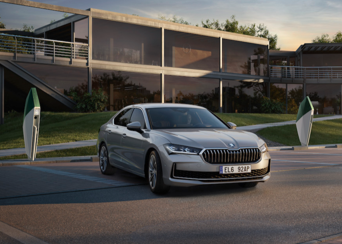 Škoda Superb iV: Limousine mit Plug-in-Hybridantrieb ab 50.950 Euro bestellbar