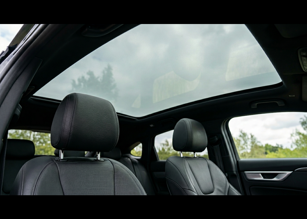 Smart Glass – wenn die Autoscheibe auf Knopfdruck abdunkelt