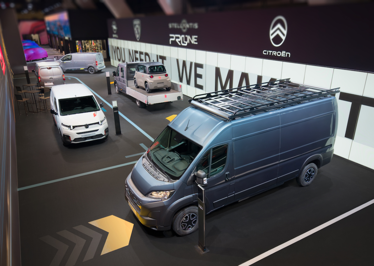 Stellantis Pro One präsentiert auf der Brüssel Motor Show neben seiner kompletten Nutzfahrzeugpalette auch den neuen FIAT Professional TRIS – alle ausgestattet mit CustomFit-Lösungen