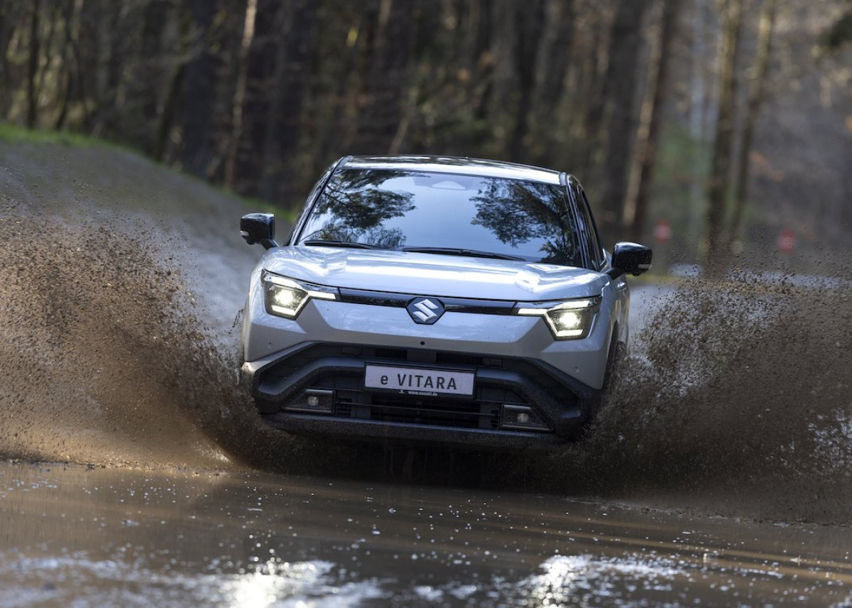 Erstes Suzuki Elektrofahrzeug e VITARA startet zu Preisen ab 29.990 Euro