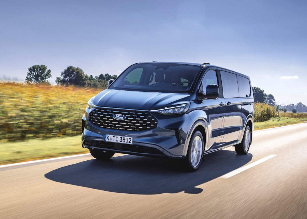 400 Ford Tourneo Custom als neue Streifenwagen für Polizei Nordrhein-Westfalen