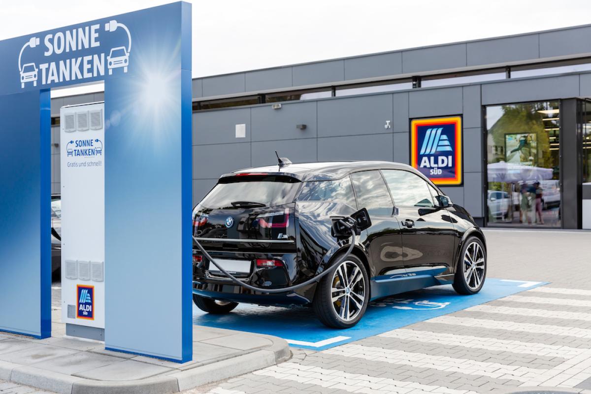 Tanken beim Supermarkt