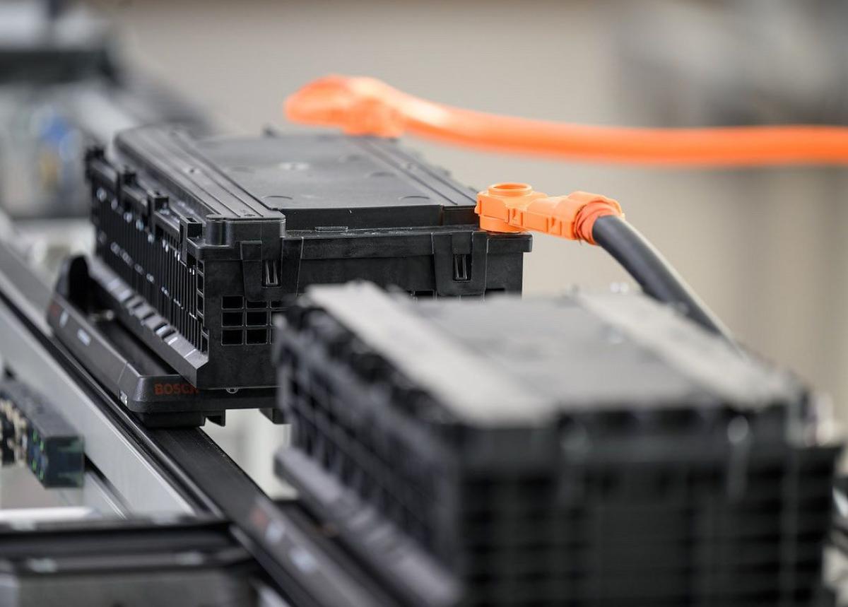 Bosch entwickelt Europas erste vollautomatisierte Anlage zur Batterieentladung