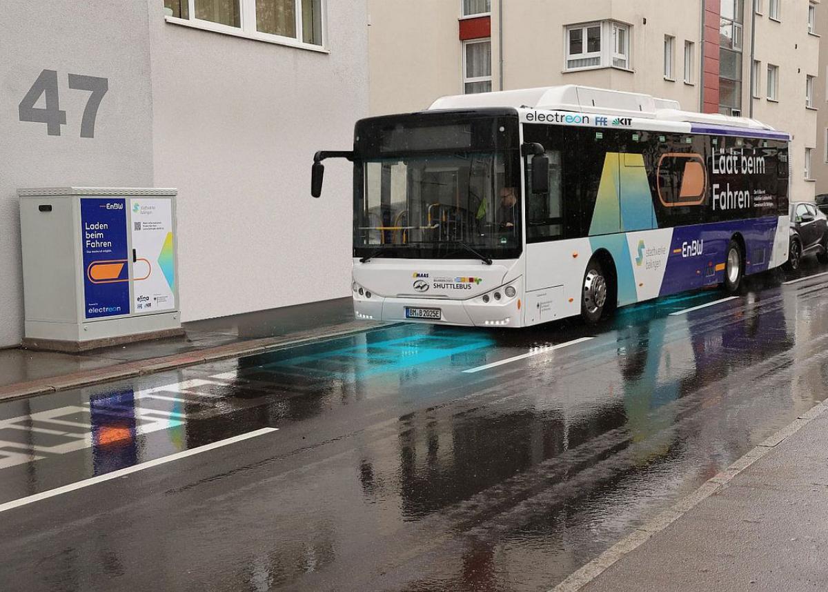 Betriebsstart von kontaktlos geladenem Shuttlebus auf Gartenschau