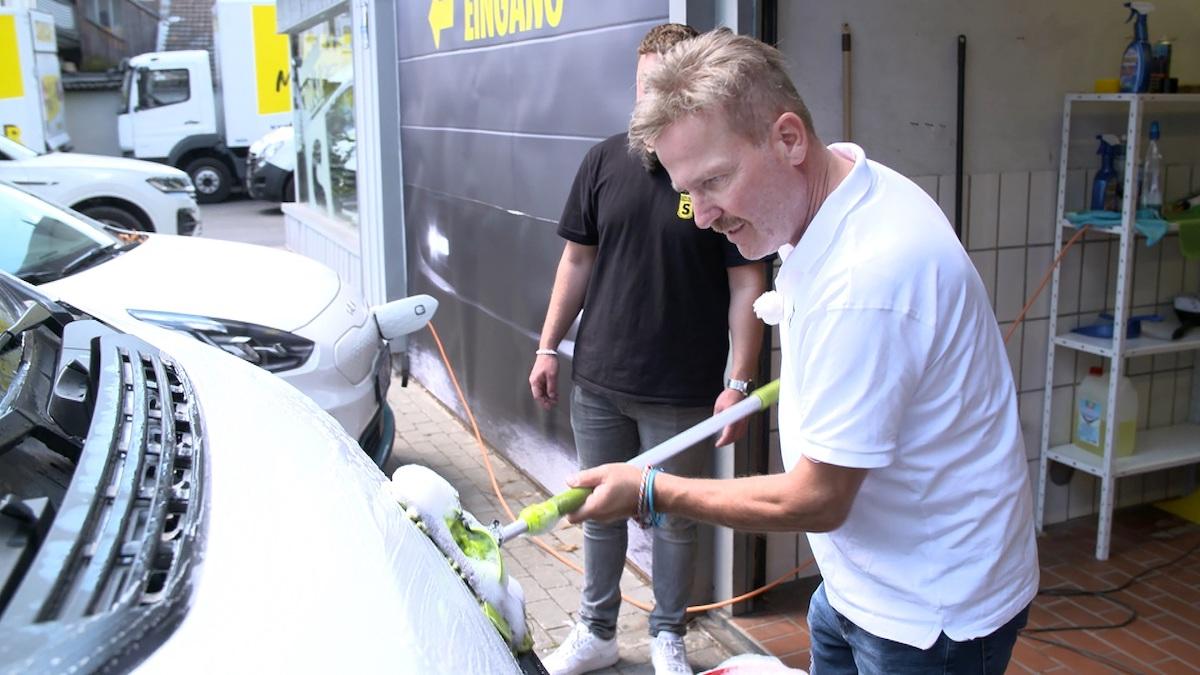 Starcar CEO prüft mutige Strategie bei Undercover Boss