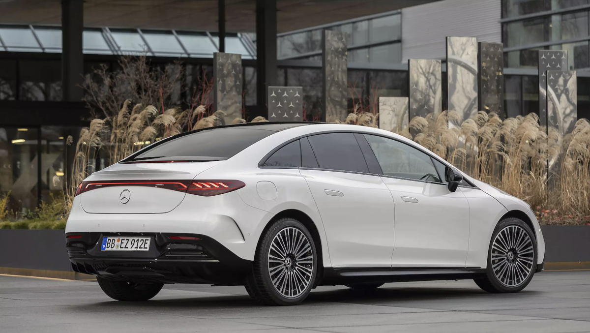 Mercedes-AMG EQE: Zwei neue vollelektrische Performance-Limousinen aus Affalterbach