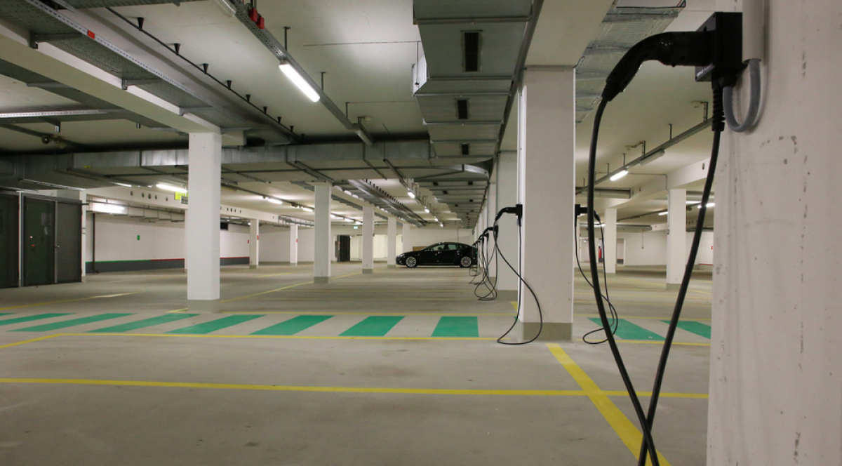 Parken und Laden: MAHLE chargeBIG und DKV Mobility kooperieren