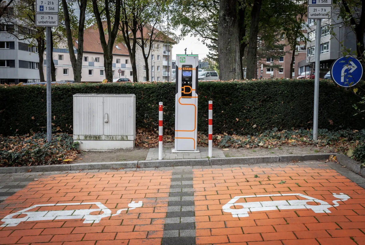 Jolt: Drei-Punkte-Plan für schnelleren Ausbau der Ladeinfrastruktur in Städten