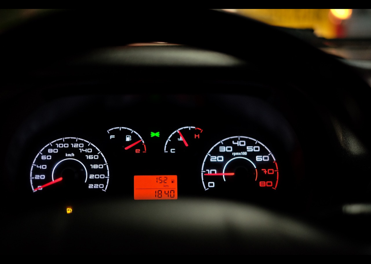 Digitale Auto-Cockpits: Hoher Nutzen, hohes Risiko