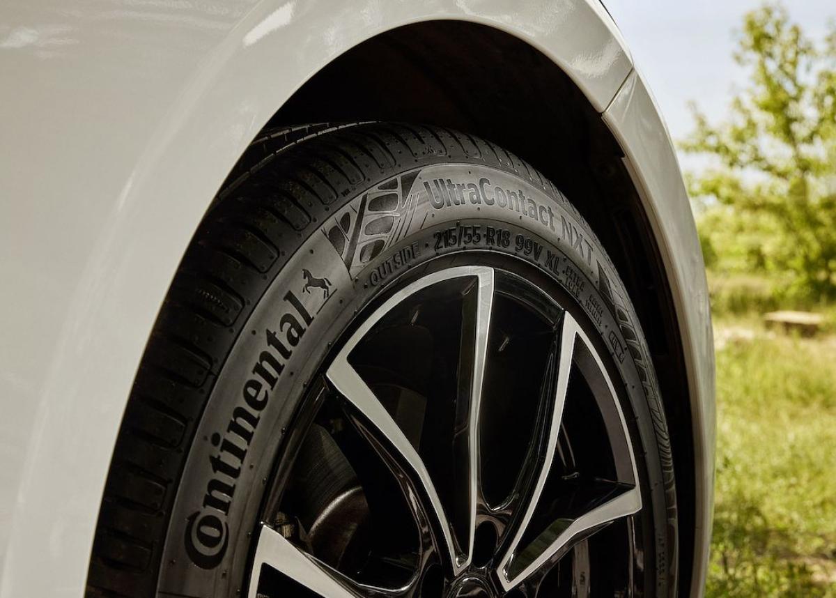 Continental bringt als erster Hersteller Reifen mit sehr hohem Anteil nachhaltiger Materialien in Serie