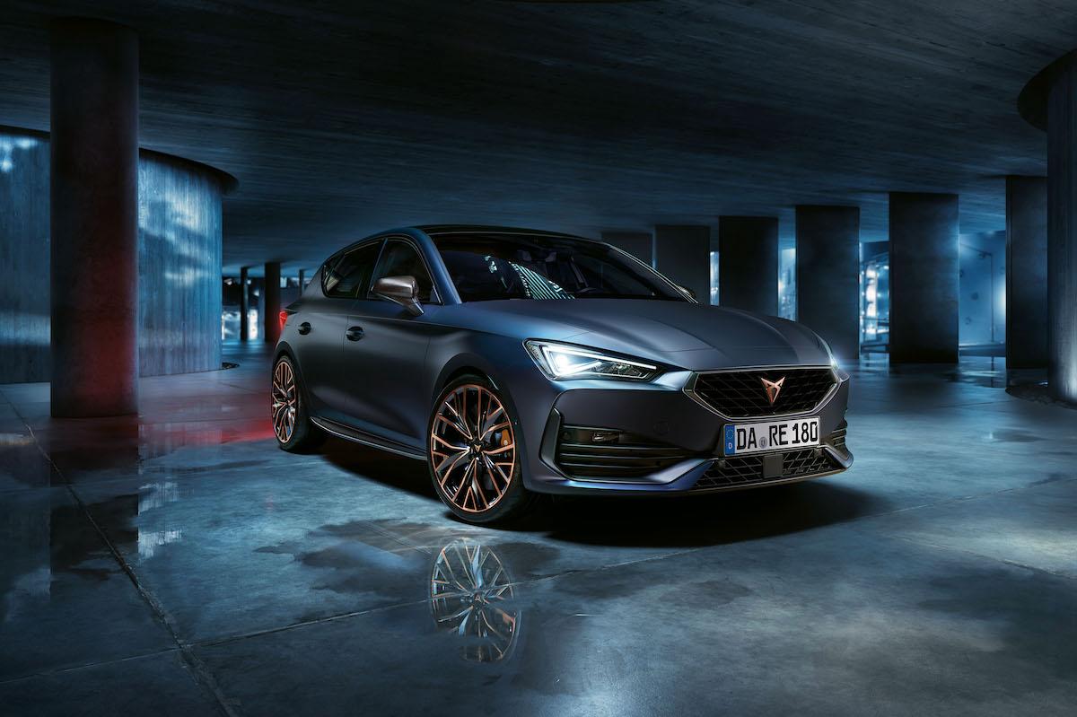 Der CUPRA Leon VZ CUP fährt vor