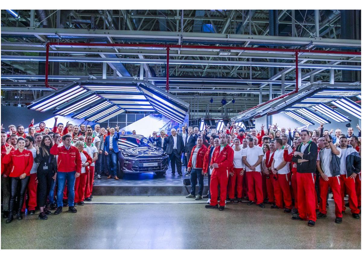CUPRA enthüllt den CUPRA Terramar im ungarischen Werk in Győr
