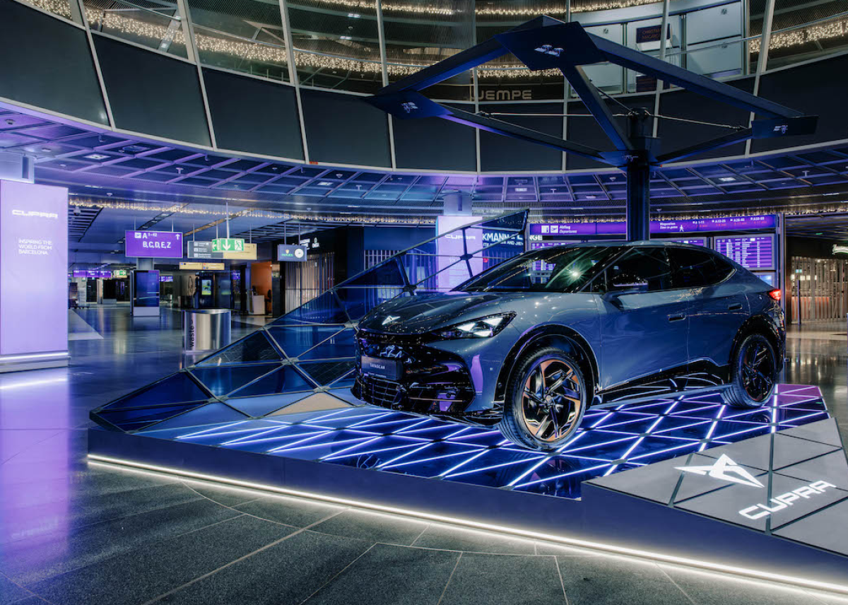 Neues CUPRA Kunstprojekt SOLAR Wave am Flughafen Frankfurt