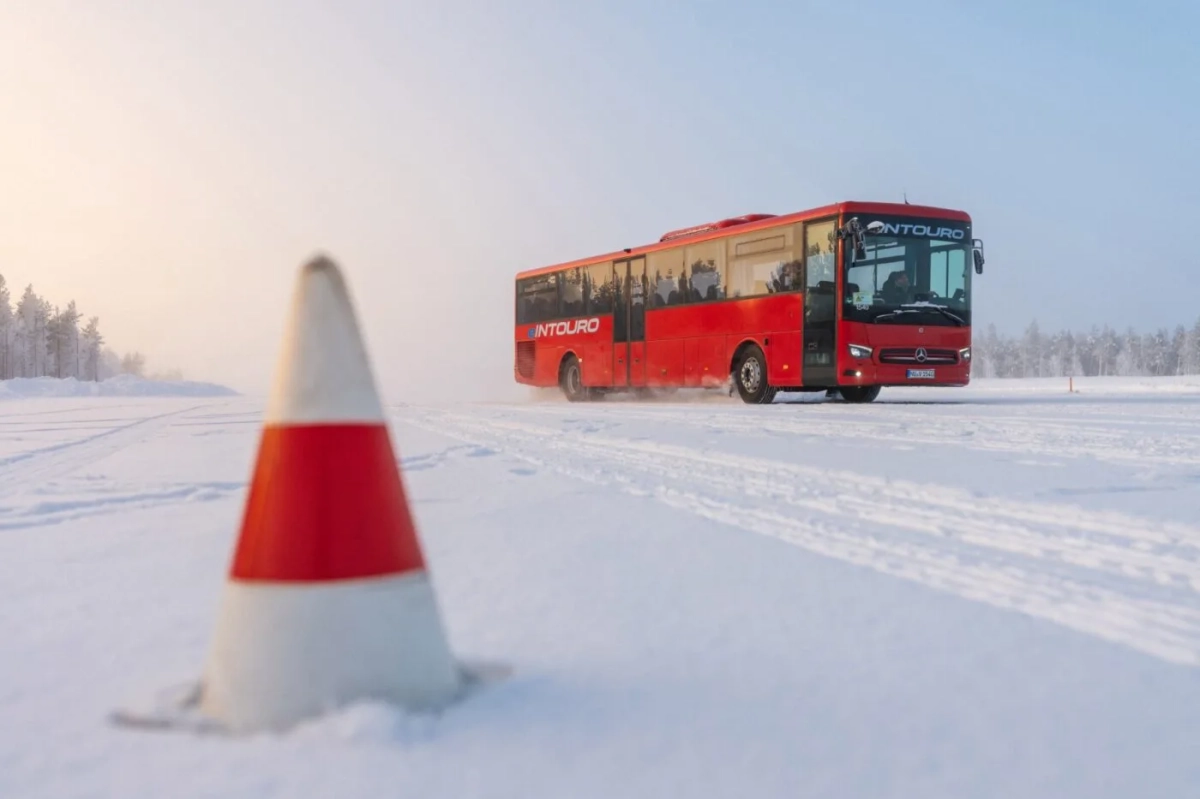 Daimler Buses schickt seriennahen E-Überlandbus eIntouro zum Polarkreis