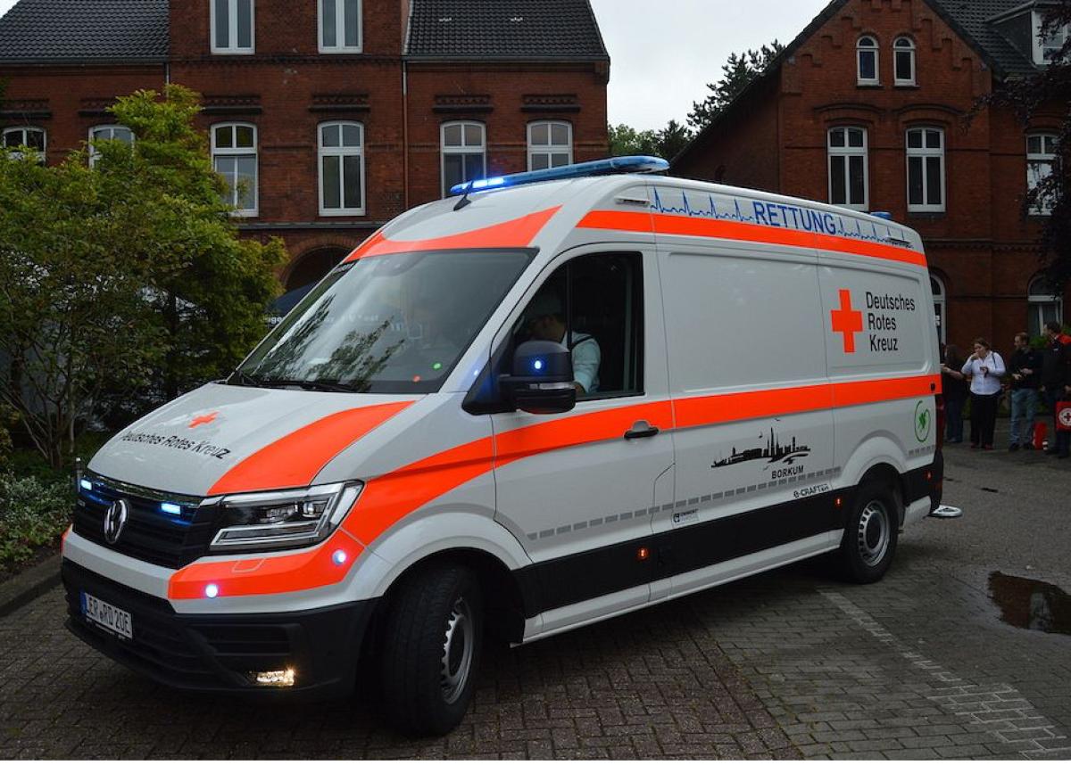 Erster elektrischer Rettungswagen auf der Insel Borkum im Einsatz