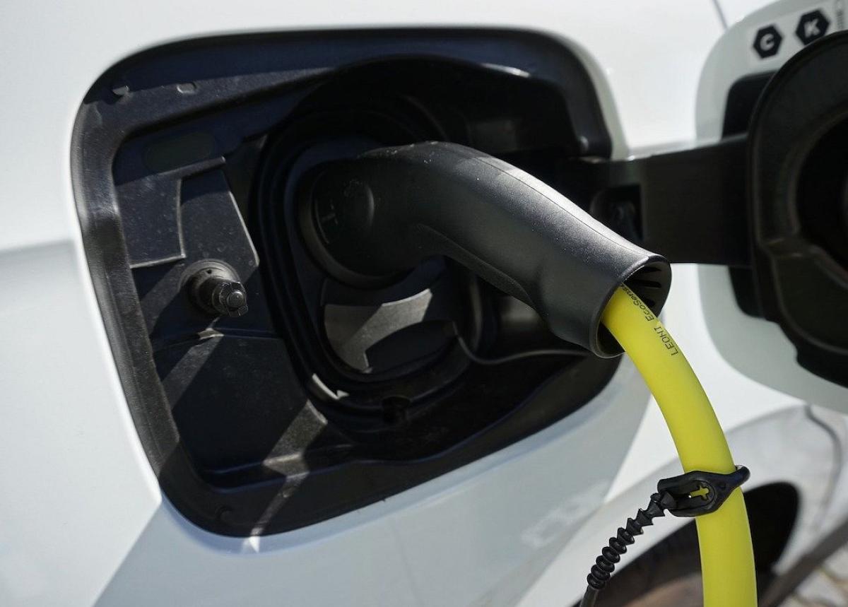 Elektroauto versus Verbrenner – Kostenanalyse zeigt klaren Vorteil für E-Fahrzeuge