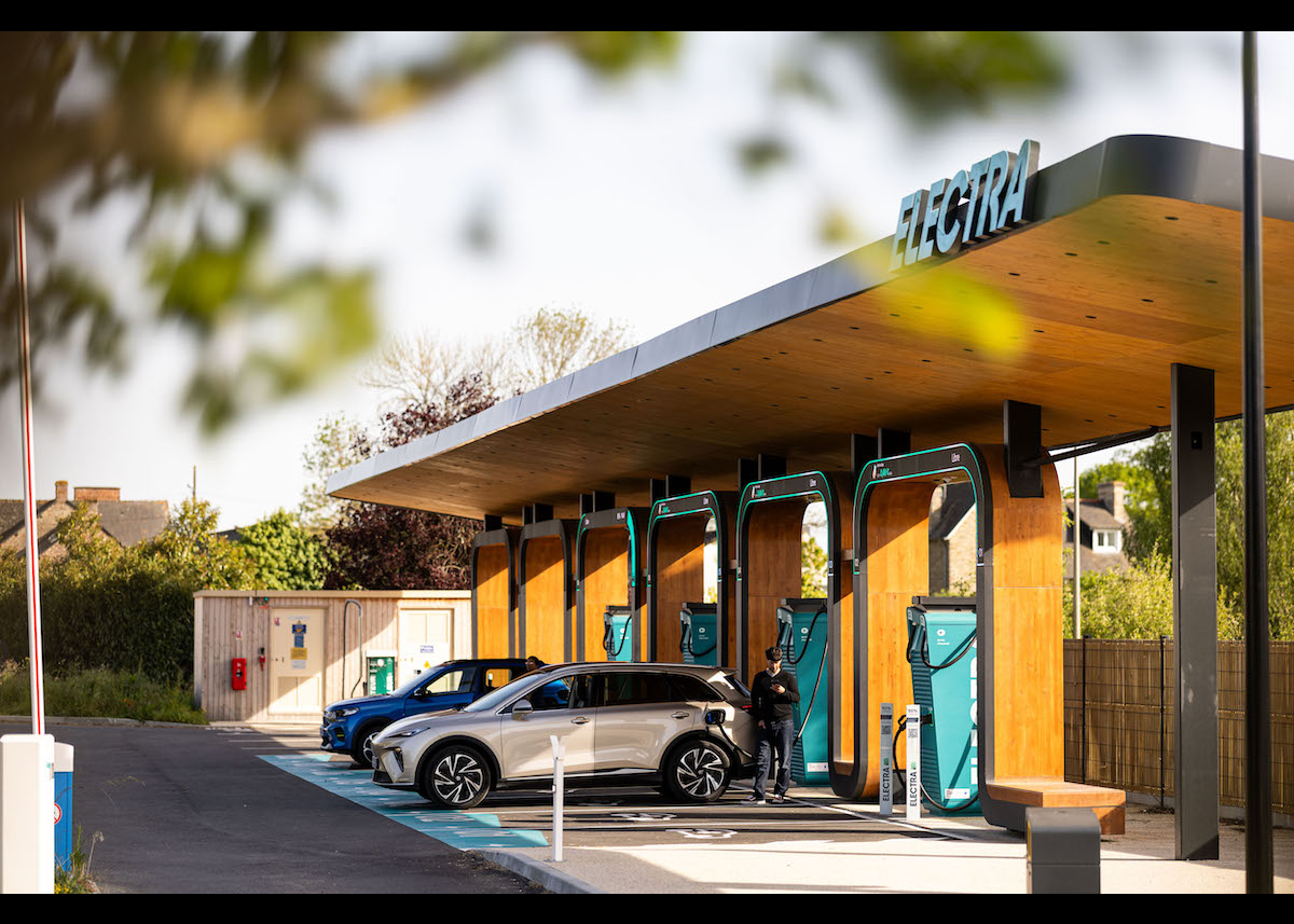 Mit Electra bis Rimini: Neue Schnellladeparks am Autohof in Erlensee bei Frankfurt und Hausen bei Würzburg stärken Urlaubsrouten nach Südeuropa