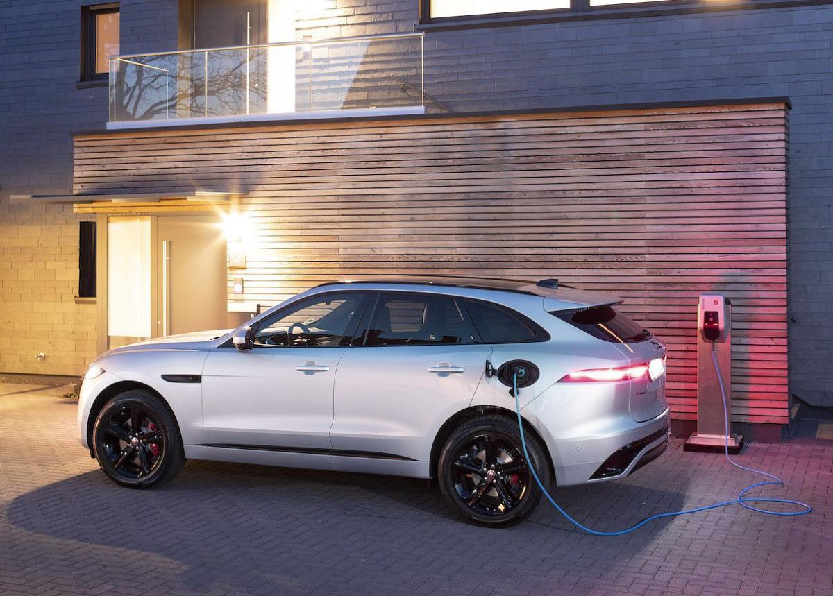 Start frei für den rundum erneuerten Jaguar F-PACE