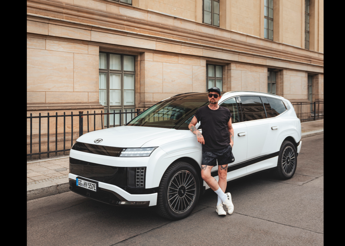 IONIQ 9 Deutschlandpremiere zur Berliner Fashion Week: Hyundai zeigt neues Flaggschiff bei Marcel Ostertags Runway Show