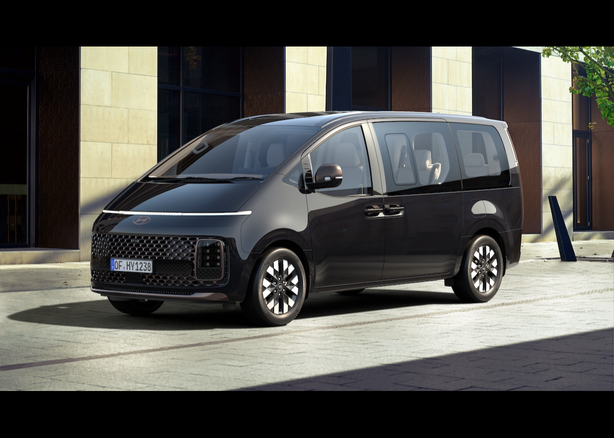 Bessere Ausstattung und Effizienz zum gleichen Preis: Hyundai STARIA als Hybrid bestellbar