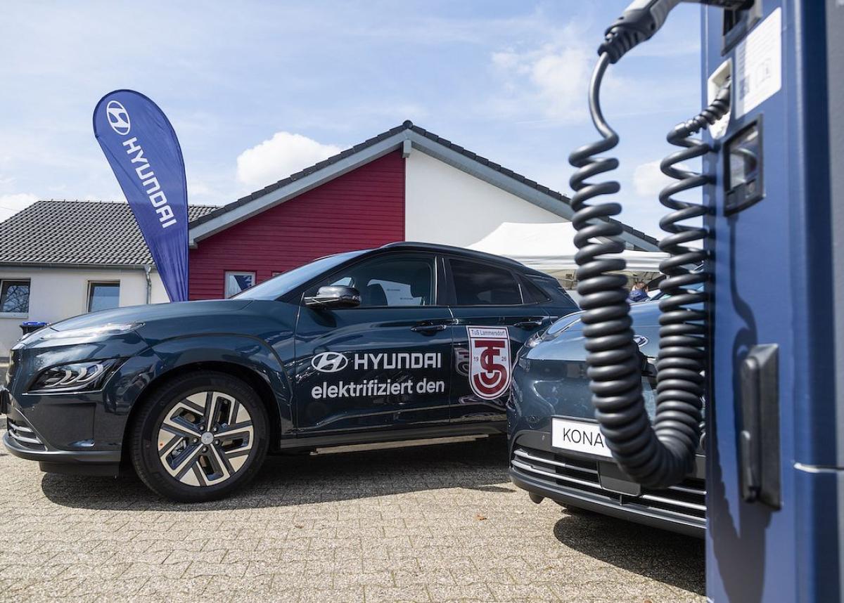 Hyundai elektrifiziert vier Sportvereine mit Nachhaltigkeitspaket „Time2Charge“