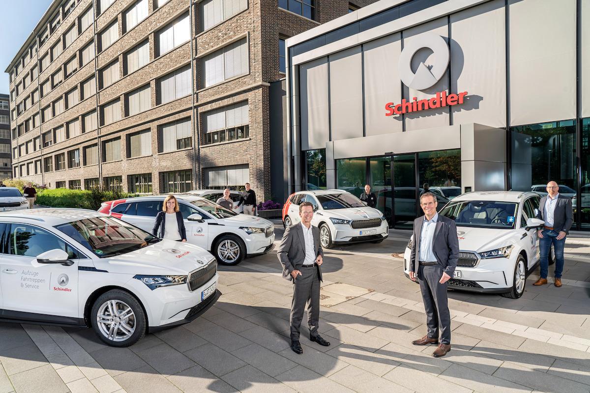 ŠKODA übergibt 200 ENYAQ iV an Schindler Deutschland