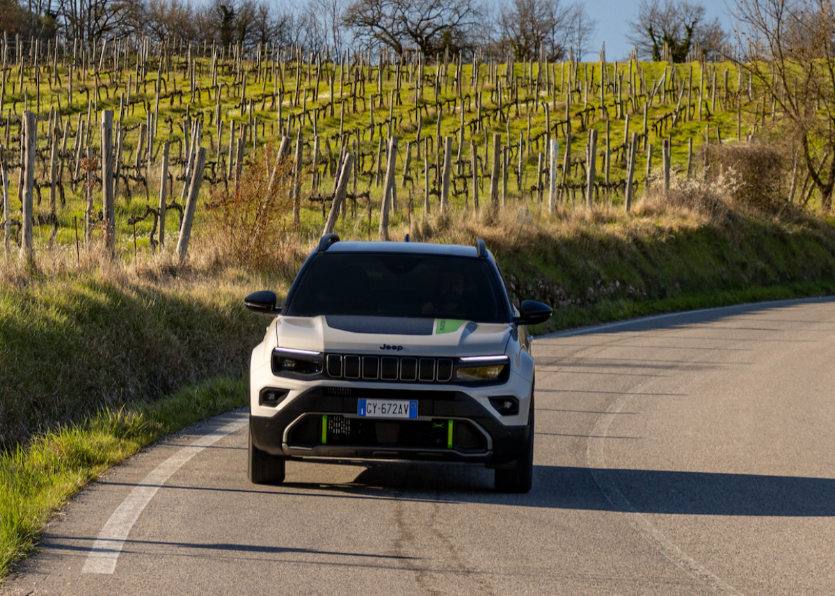 Die Produktion des Jeep® Avenger 4xe startet im polnischen Stellantis-Werk Tychy