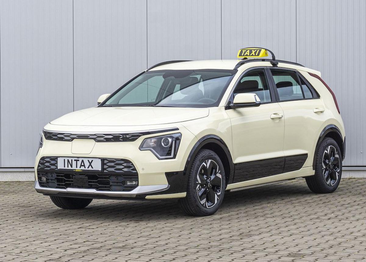 Aktueller Kia Niro als Taxi und Mietwagen über INTAX erhältlich