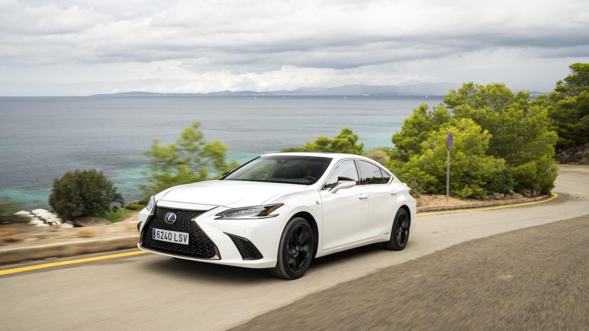 Der neue LEXUS ES 300h