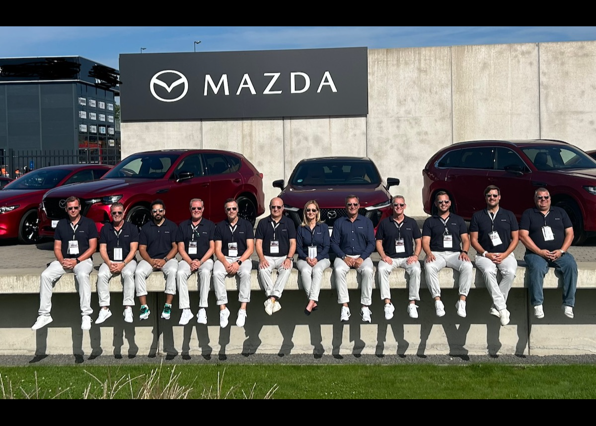 Elektrisierendes Event: Händlertraining für den neuen Mazda6e