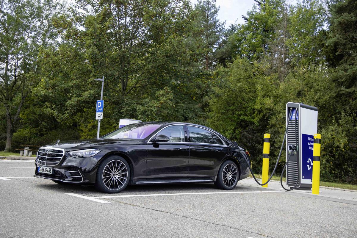 Plug & Charge jetzt auch mit Mercedes-Benz Plug-in Hybriden