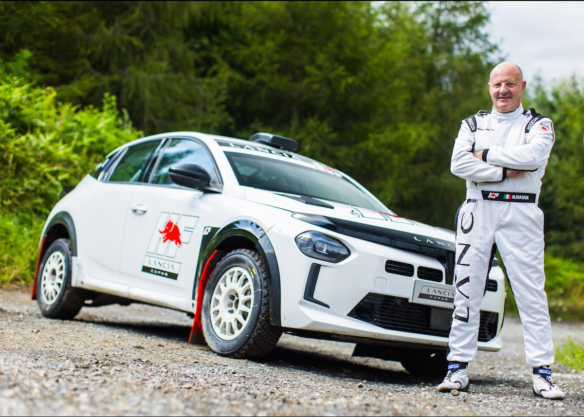 Rallye-Weltmeister Miki Biason testet den Lancia Ypsilon Rally 4 HF