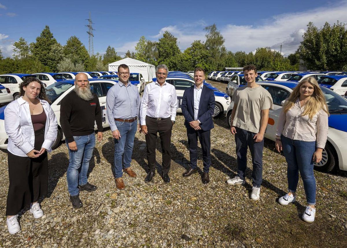 90 x 500: Haas Automobile und AVAG übergeben 90 Fiat 500 Elektro an SENEC