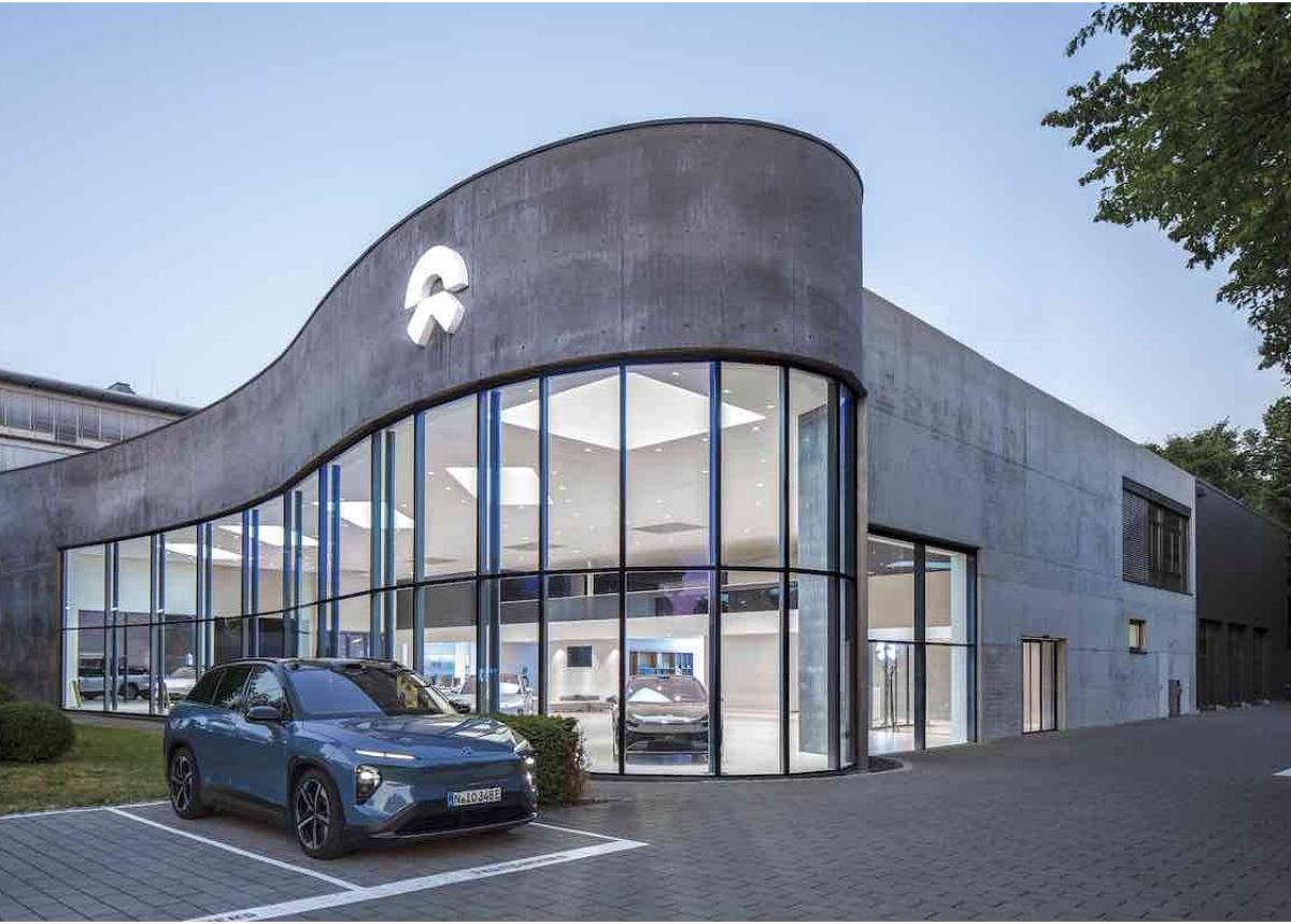 NIO stellt ersten vollelektrischen Kombi im Premiumsegment sowie smarten Allround-SUV vor
