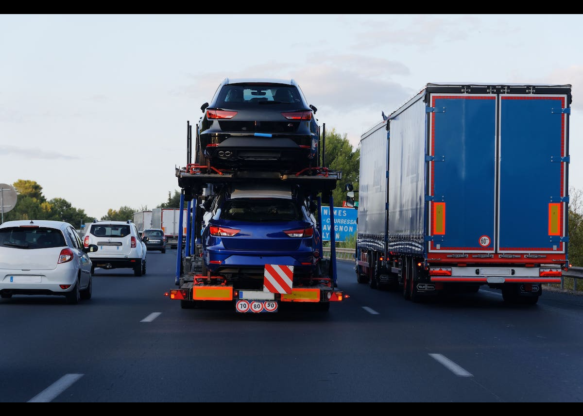 Die Logistikbranche fährt am Limit: Fahrermangel beschleunigt strukturellen Wandel