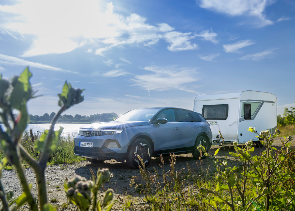 Opel Grandland Electric AWD: Der Elektro-Allradler als zugkräftiges Wohnwagen-Gespann