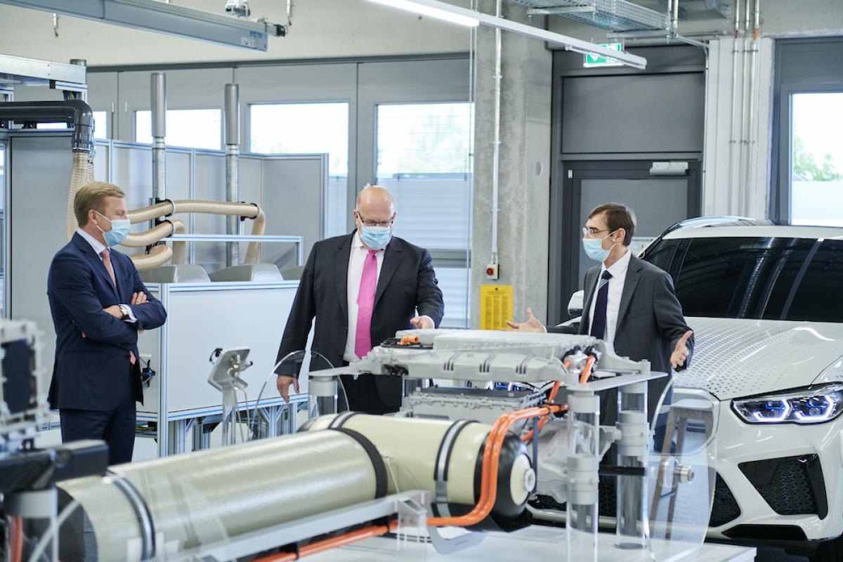 Bundeswirtschaftsminister Peter Altmaier besucht Wasserstoff-Kompetenzzentrum der BMW Group