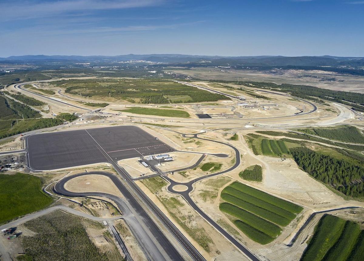 BMW Group eröffnet Teststrecke für automatisiertes Fahren und Parken in Sokolov