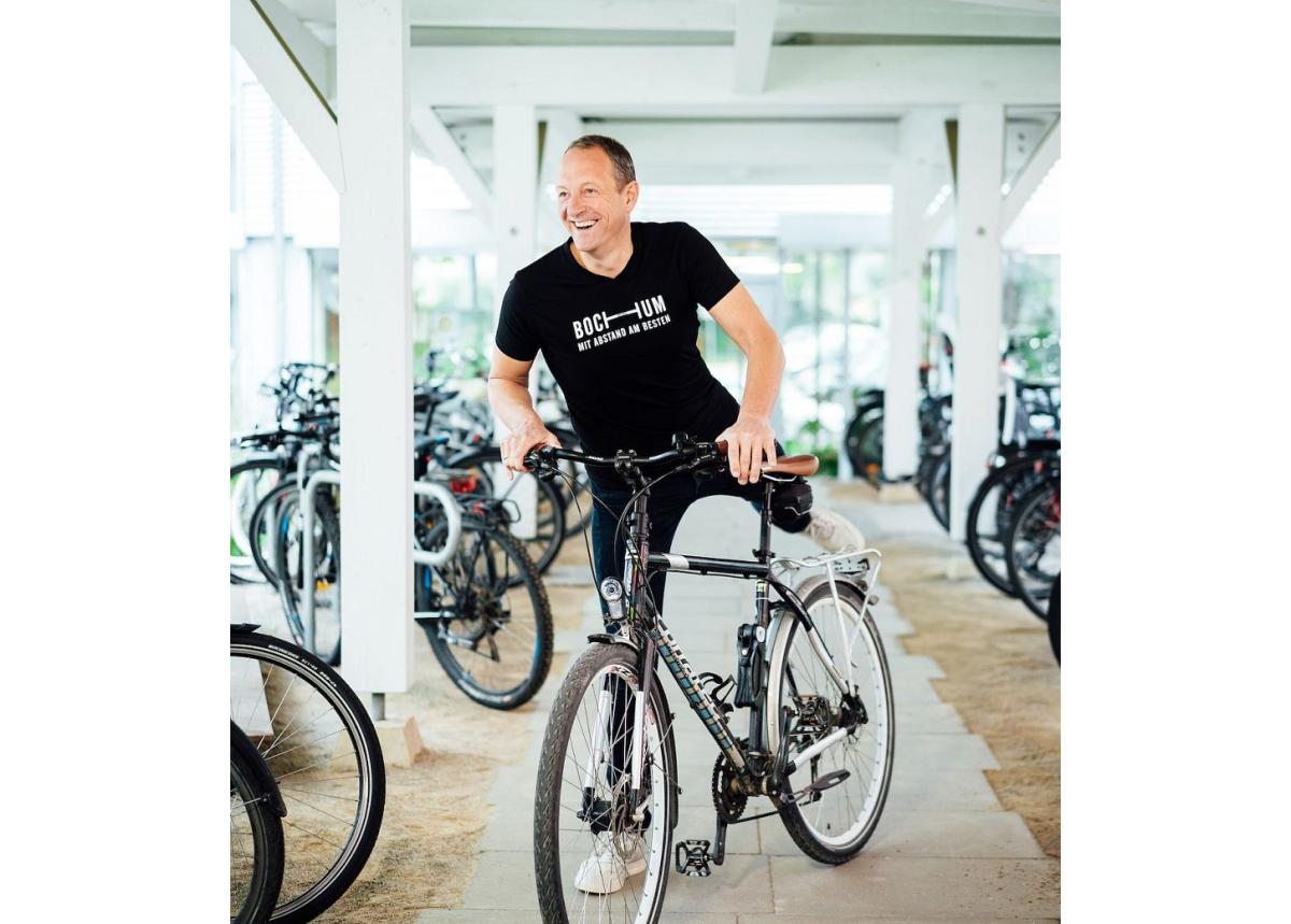 Deutschlandticket bei der GLS Bank: Dienstfahrrad sticht Dienstwagen