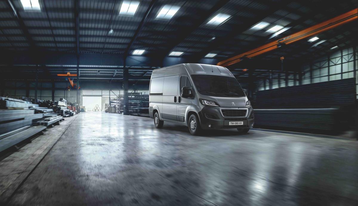 Peugeot Boxer mit neuen Motoren und Spezialversionen