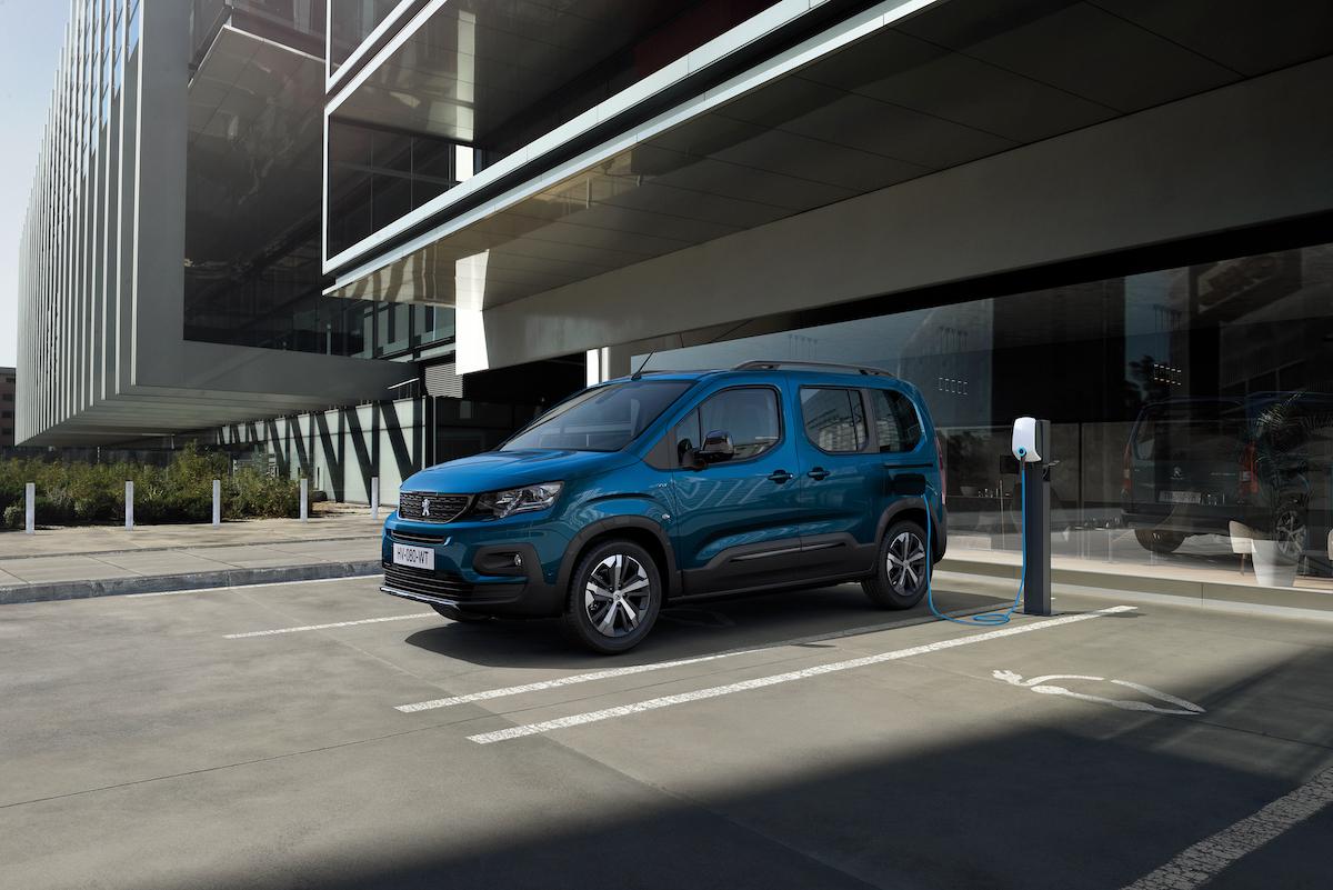 PEUGEOT konzentriert sein Angebot auf rein elektrische Modelle