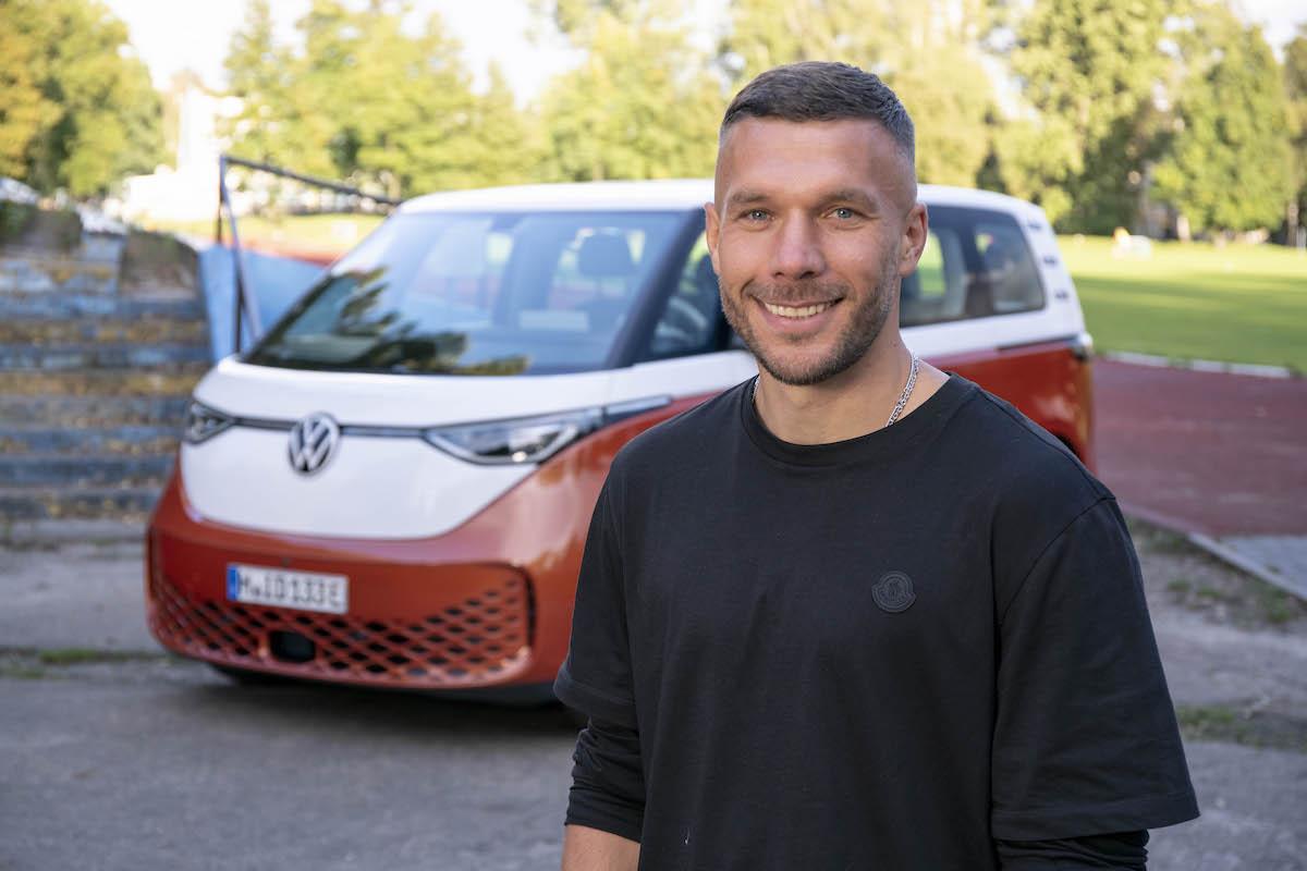 Lukas Podolski ist neuer Markenbotschafter von Volkswagen Nutzfahrzeuge